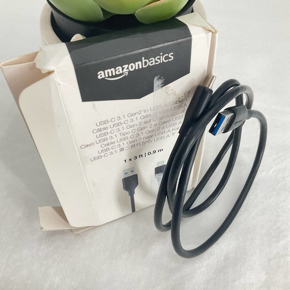 amazonbasics USB-C 3.1 Gen2 to USB-A Cable 1 x 3 ft | 0.9 m , Black - Picture 2 of 3